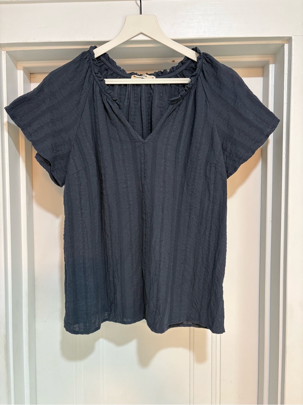 Marine Layer Lana Textured Cotton Navy Floral Split Neck Flutter Sleeve Top Sm - Picture 2 of 11